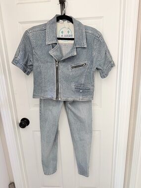 L.A. Gear 2 piece VTG 1980’s Set Light Blue Short-Sleeve Denim Jacket & Jeans